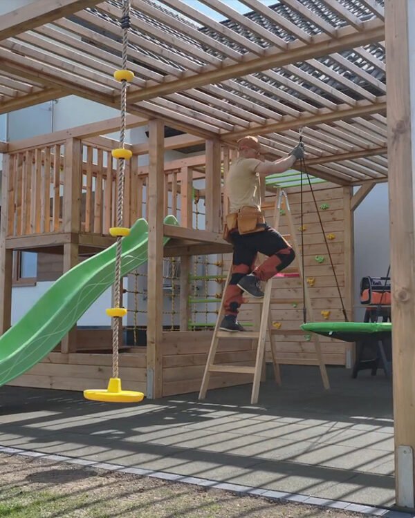 Outdoor Equipment Assembly